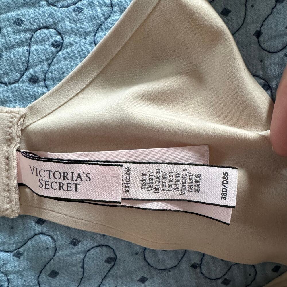 VICTORIA'S SECRET Lined Demi Bra in Light Beige Size 38D everyday adjustable - Picture 4 of 7